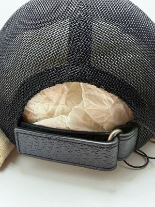 Cappello Gucci Nero con Logo Rosso