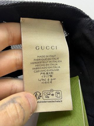 Cappello Gucci Nero con Logo Rosso