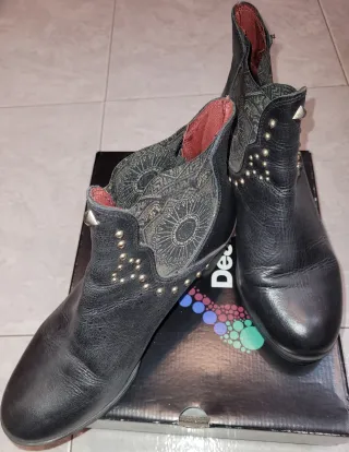 Botines Desigual negros con cuña