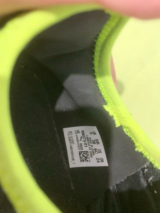 Botas de fútbol Puma negras y amarillas