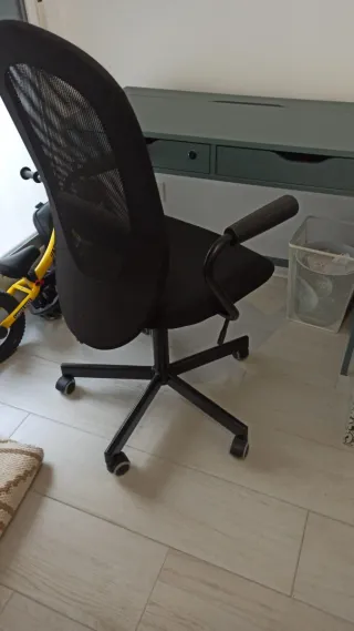 Silla de escritorio negra