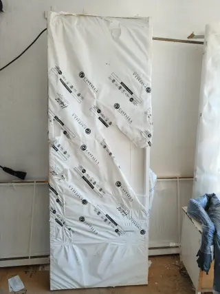 Puertas macizas blancas