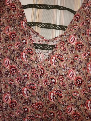 Blusa ONLY floral cuello pico manga larga