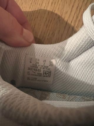 Zapatillas Puma Beige y Blancas