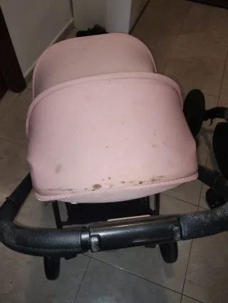 Carro de bebé gris y rosa