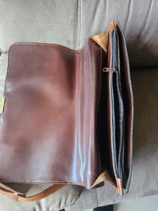 Maletín de cuero marrón