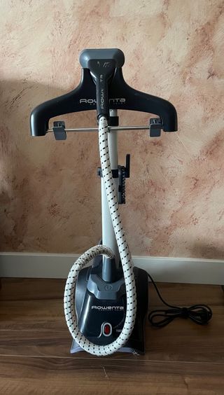 Plancha Vertical Rowenta especial trajes americana