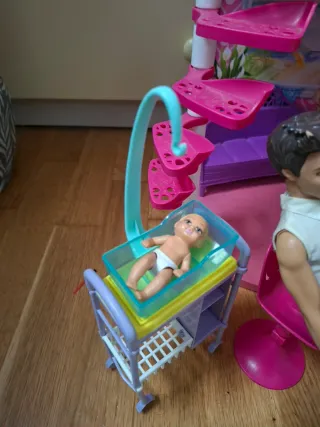 Casa Barbie con muñecos y accesorios