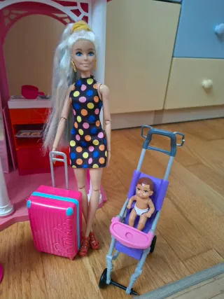 Casa Barbie con muñecos y accesorios