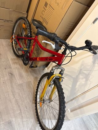 Bicicleta juvenil roja 9/10 años