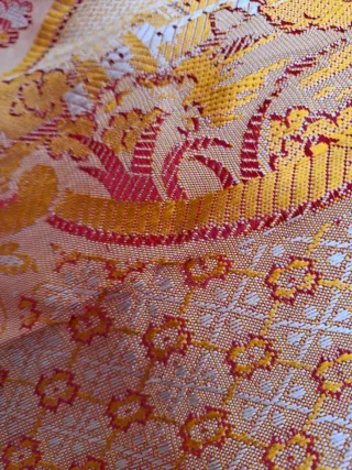 Productos falleros dorados y rojos