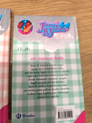 4 Libros euskera, mortina y joni b. Jones