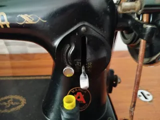 Máquina de coser Alfa con mesa