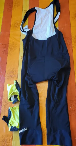 Salopette e guanti ciclismo Decathlon