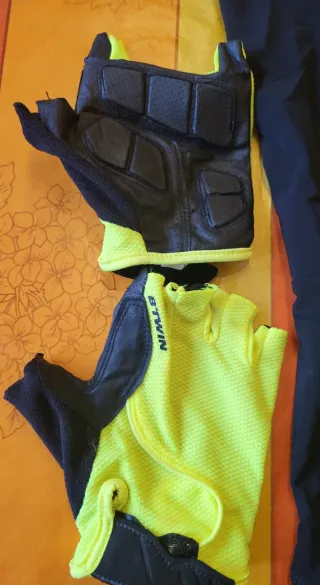 Salopette e guanti ciclismo Decathlon