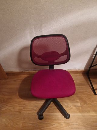 Silla de escritorio rosa y negra