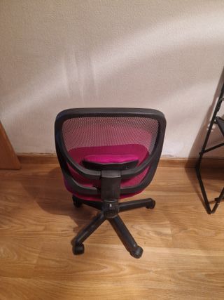 Silla de escritorio rosa y negra