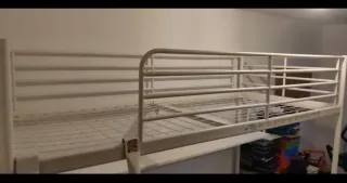 Litera blanca con escritorio y estante grande Ikea