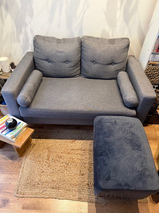 Sillón con reposapies de regalo. 130 x 77 X 86 cm