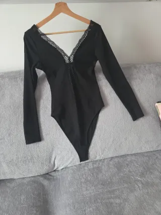 Body negro encaje manga larga