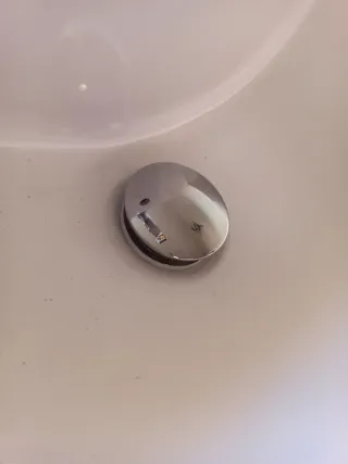 Lavabo Roca con grifo y válvula