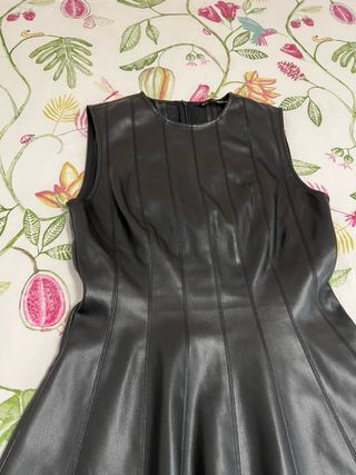 Vestido polipiel negro