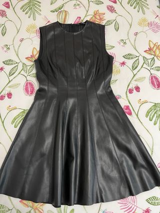 Vestido polipiel negro