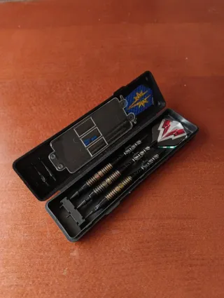 Set Dardos Profesionales Negro y Dorado