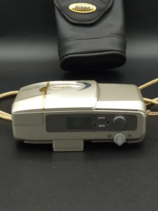 Cámara Analógica Nikon Lite-Touch Zoom 110s compac