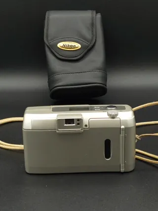 Cámara Analógica Nikon Lite-Touch Zoom 110s compac