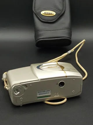 Cámara Analógica Nikon Lite-Touch Zoom 110s compac
