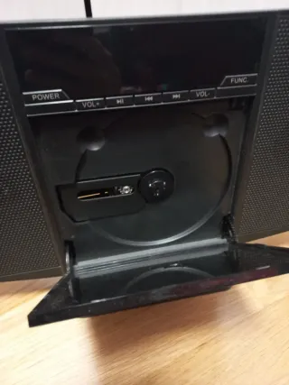 Equipo de música Avenzo negro con mando