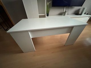 Mueble de salón, mesas y sillas blancos