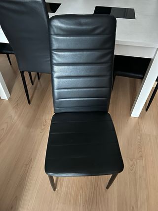 Mueble de salón, mesas y sillas blancos