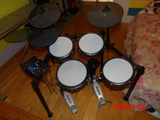 Batería Electrónica Alesis Nitro Max