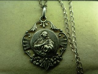 Antiguo dije y cadena de plata Virgen Inmaculada