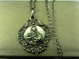 Antiguo dije y cadena de plata Virgen Inmaculada