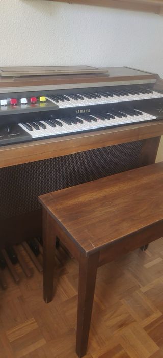 Órgano Yamaha con banqueta