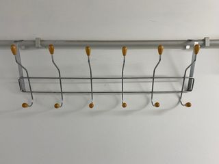 Perchero Metálico con Pomos Madera
