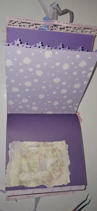 Album Scrapbooking rilegato e decorato a mano