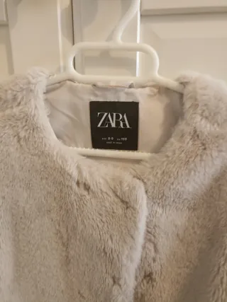 Chaleco pelo Zara niña 8-9 años. Perfecto estado.