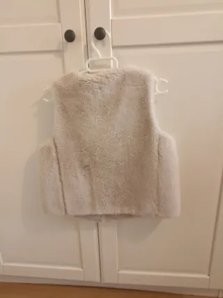 Chaleco pelo Zara niña 8-9 años. Perfecto estado.