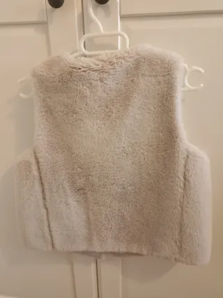 Chaleco pelo Zara niña 8-9 años. Perfecto estado.