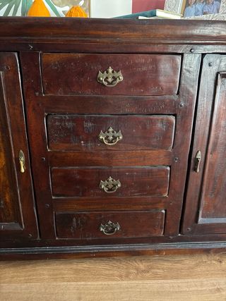 Aparador de madera rústico