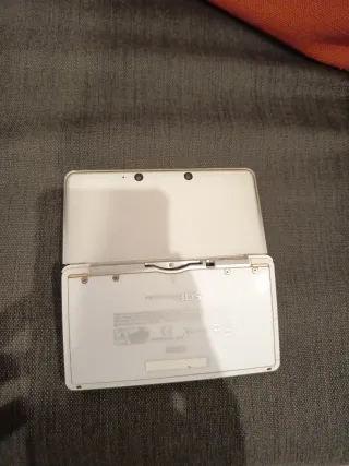 Nintendo 3DS Blanca + Cargador + 12 Juegos