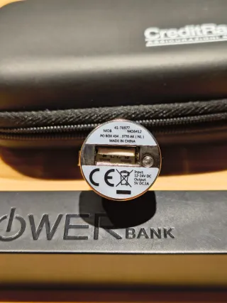 Power bank e USB auto e caricabatteria.