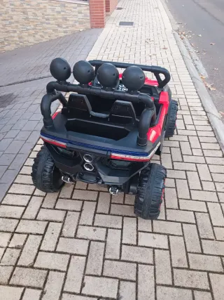 Coche eléctrico infantil rojo