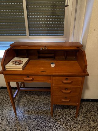 Escritorio antiguo de madera