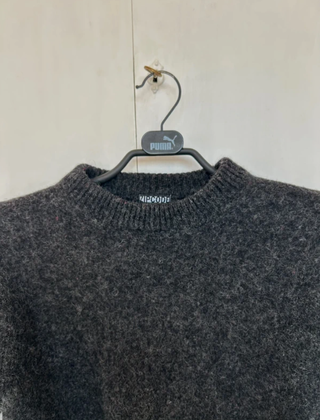 Conjunto jersey gris y falda flores