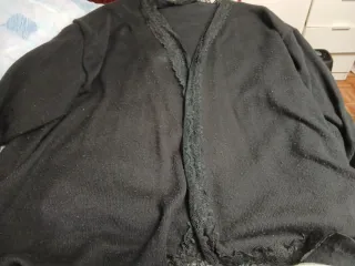 Chaqueta de lana negra con encaje